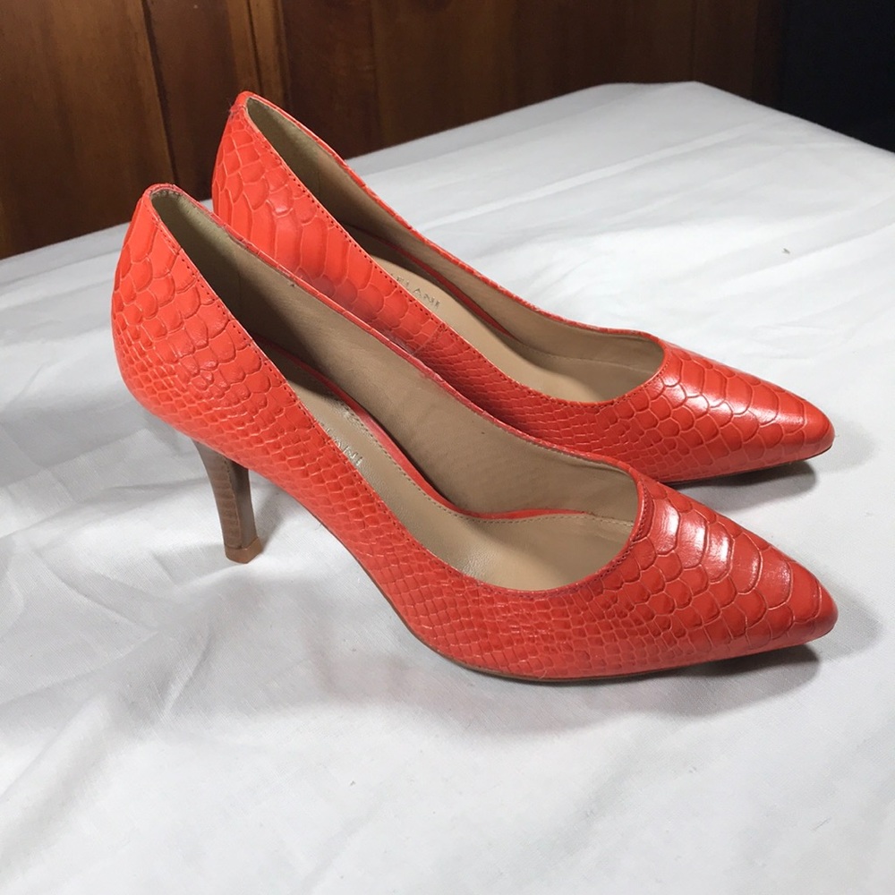 Antonio Melani heel - NWT